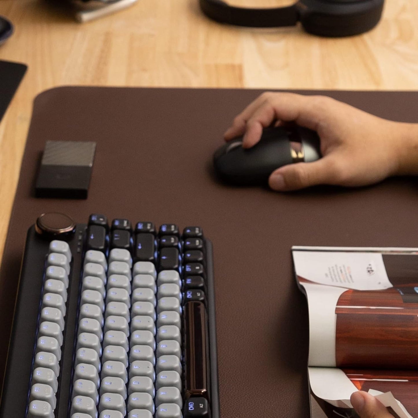 Azio IZO Wireless Optical Mouse - Bluetooth 3.0 & 5.0/2.4G RF-USB, Ambidextrous Design, PixArt PAW3212 Sensor, 1000/1600/2400 DPI, Rechargeable, PC & Mac