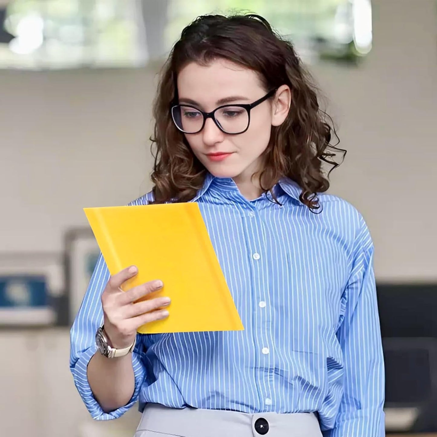 Kraft Bubble Mailers 4×8' Inch 50 Pack Yellow shipping envelopes Self-Seal Padded Mailing Envelopes for Jewelry Makeup Supplies and Small Business Packaging