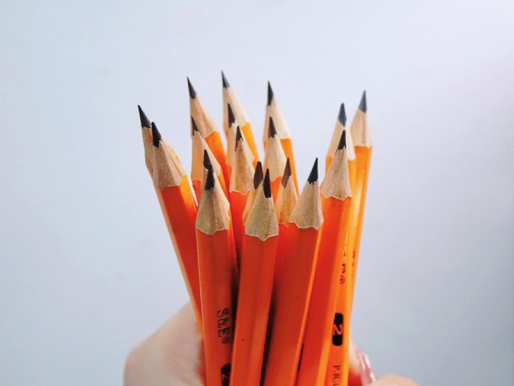 S & E TEACHER'S EDITION 600PCS 4'' Golf Pencils Pre-sharpened, Break-Resistant Lead No. 2 Half Pencils with Eraser Tops, 2 HB pencil, Back to school, 600/Box.