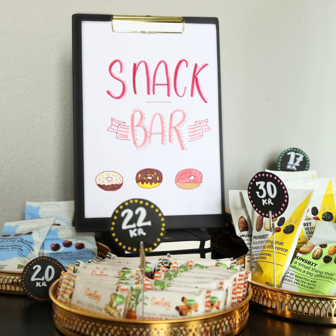 UNIQOOO Black Acrylic Clipboard with Shinny Gold Finish Clip, Perfect for Modern Arts Lover, Fashion and Style Expert, Calligrapher, Office, Seminars, Workshops, Home School, Classroom, Event