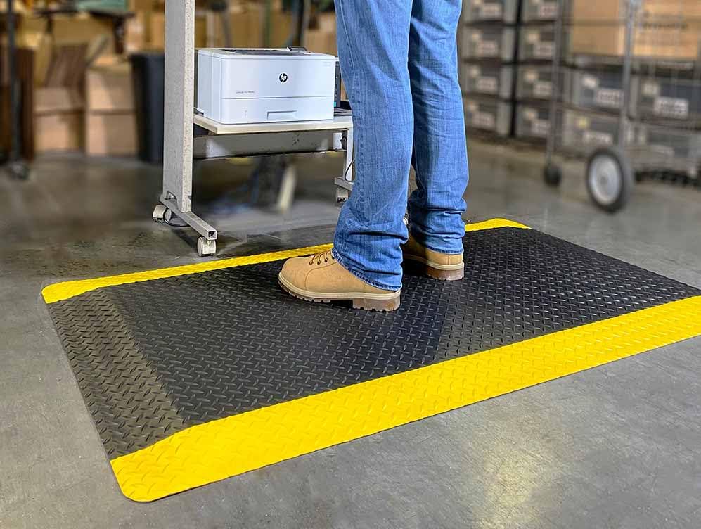 Wearwell 414.1516x2x6BYL Diamond-Plate SpongeCote UltraSoft Mat, 6' Length x 2' Width x 15/16" Thick, Black with Yellow