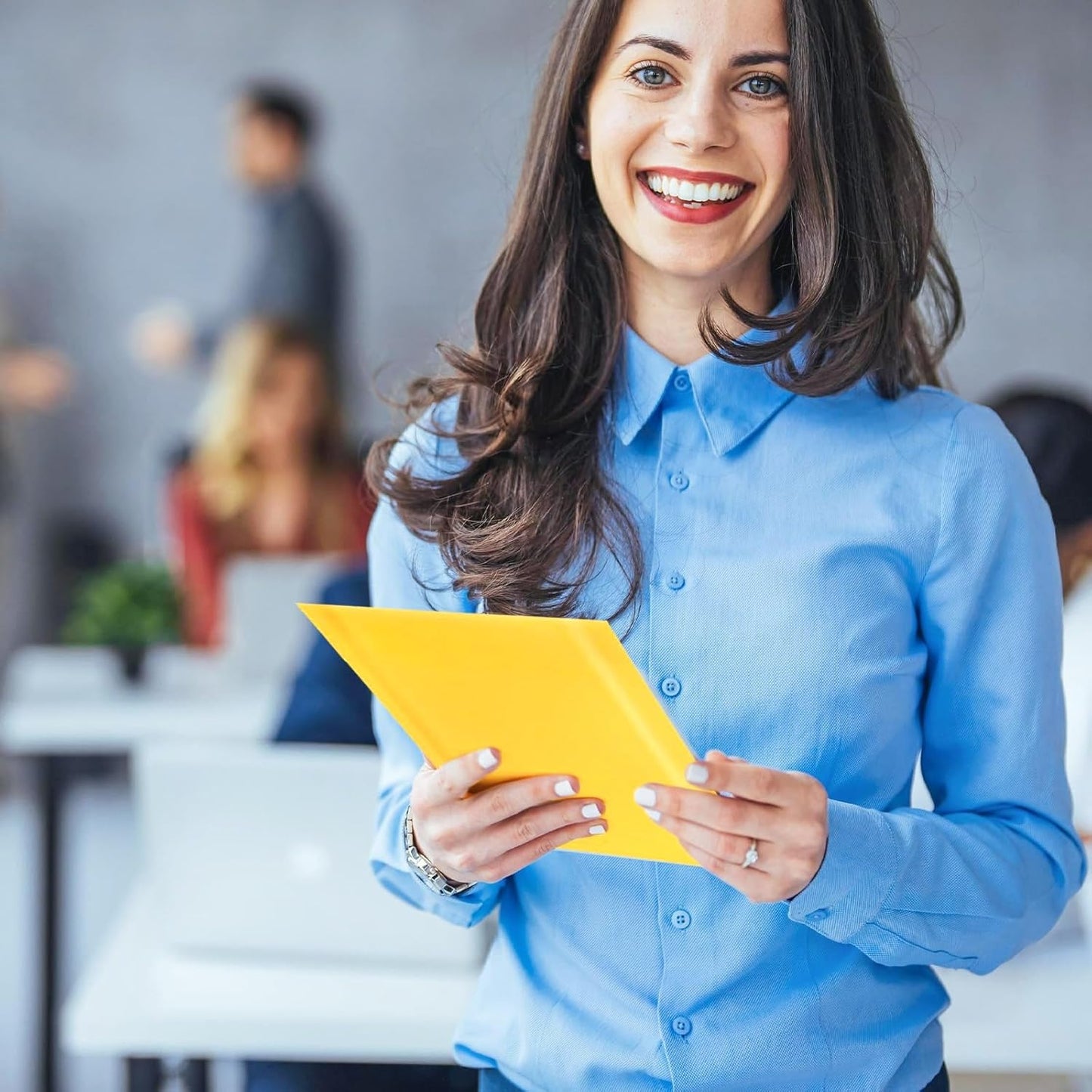 Kraft Bubble Mailers 4×8' Inch 100 Pack Yellow shipping envelopes Self-Seal Padded Mailing Envelopes for Jewelry Makeup Supplies and Small Business Packaging