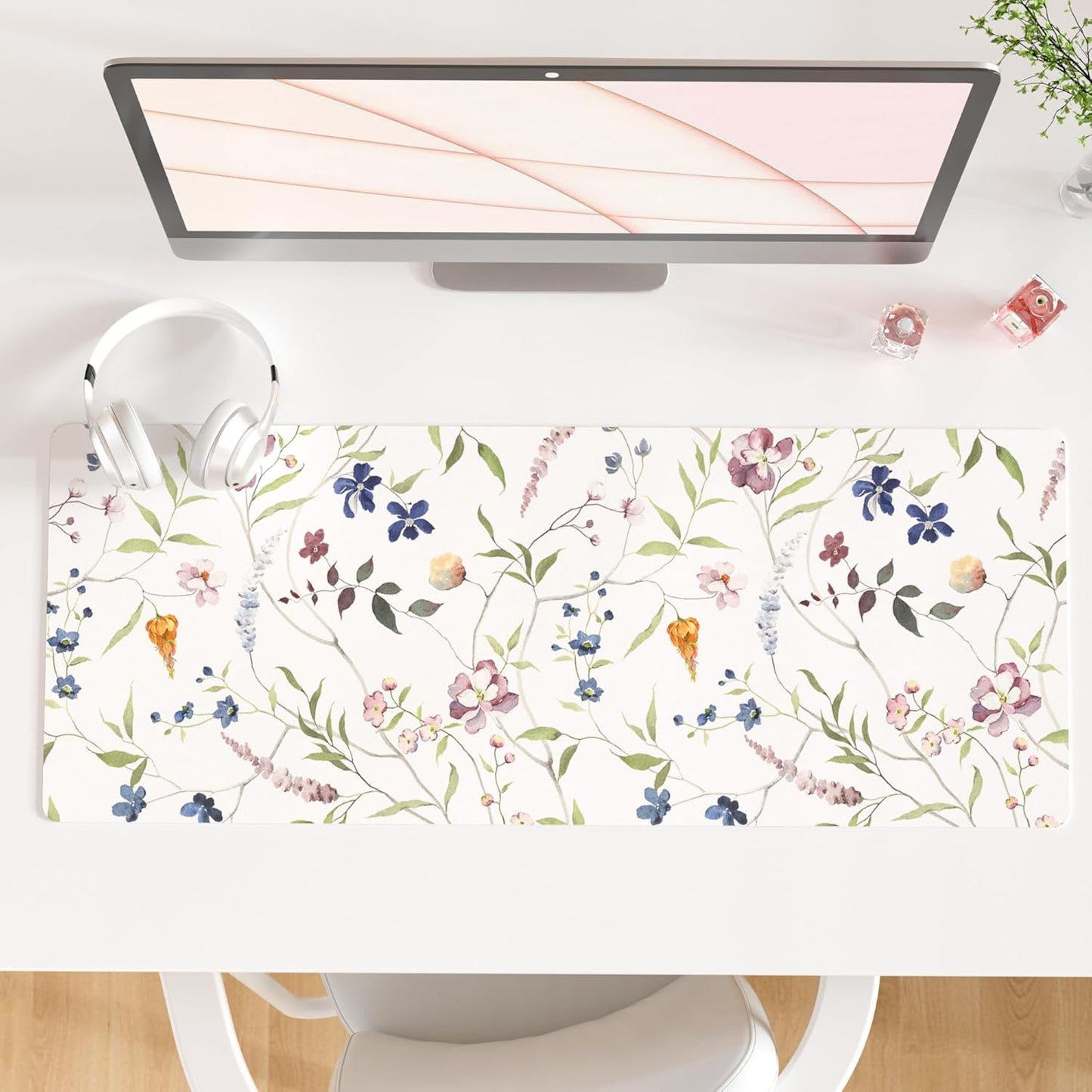 QIYI Floral Mouse Pad, Large Desk Mat for Desktop, Women Girls Watercolor Flowers Office Décor Desk Accessories, PU Leather Waterproof Gaming Mousepad, Wildflowers Desk Pad Computer Mat, 31.5" x 11.8"