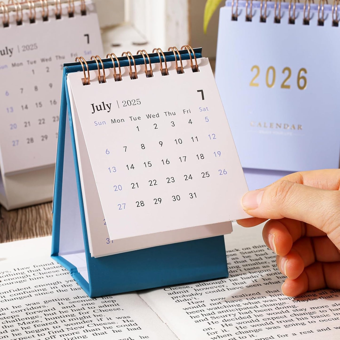 Mini Desk Calendar 2025-2026 - Runs From July 2025 until Dec 2026, 18-Month Small Desktop Calendar 250gsm Thick Paper Twin-Wire Binding for Home or Office (Blue)