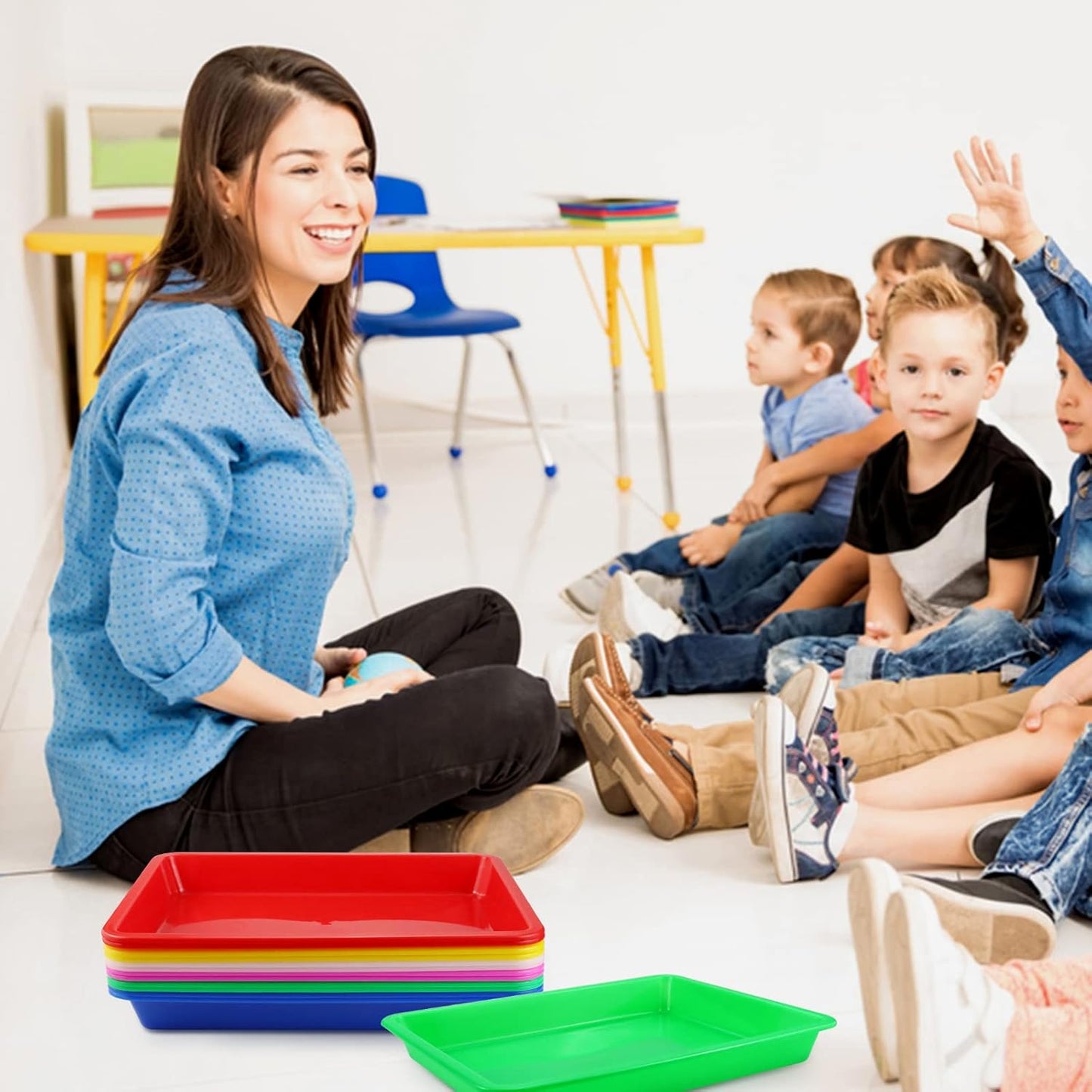 Bercoor 12 Pack Plastic Art Trays, 6 Colors Activity Crafts Tray Serving Tray Organizer Tray for Kids School Classroom DIY Projects, Painting, Jewelry, Beads, Home Organizing Supply