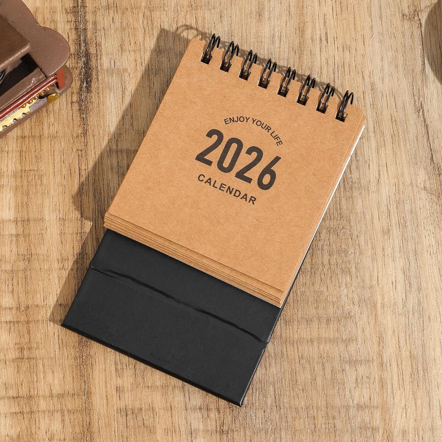 Mini Desk Calendar 2025-2026- Small Desktop Calendar July 2025 to Dec 2026, Mini Daily Schedule Thick Paper Twin-Wire Binding with Stickers for Home Office School (Kraft paper color)