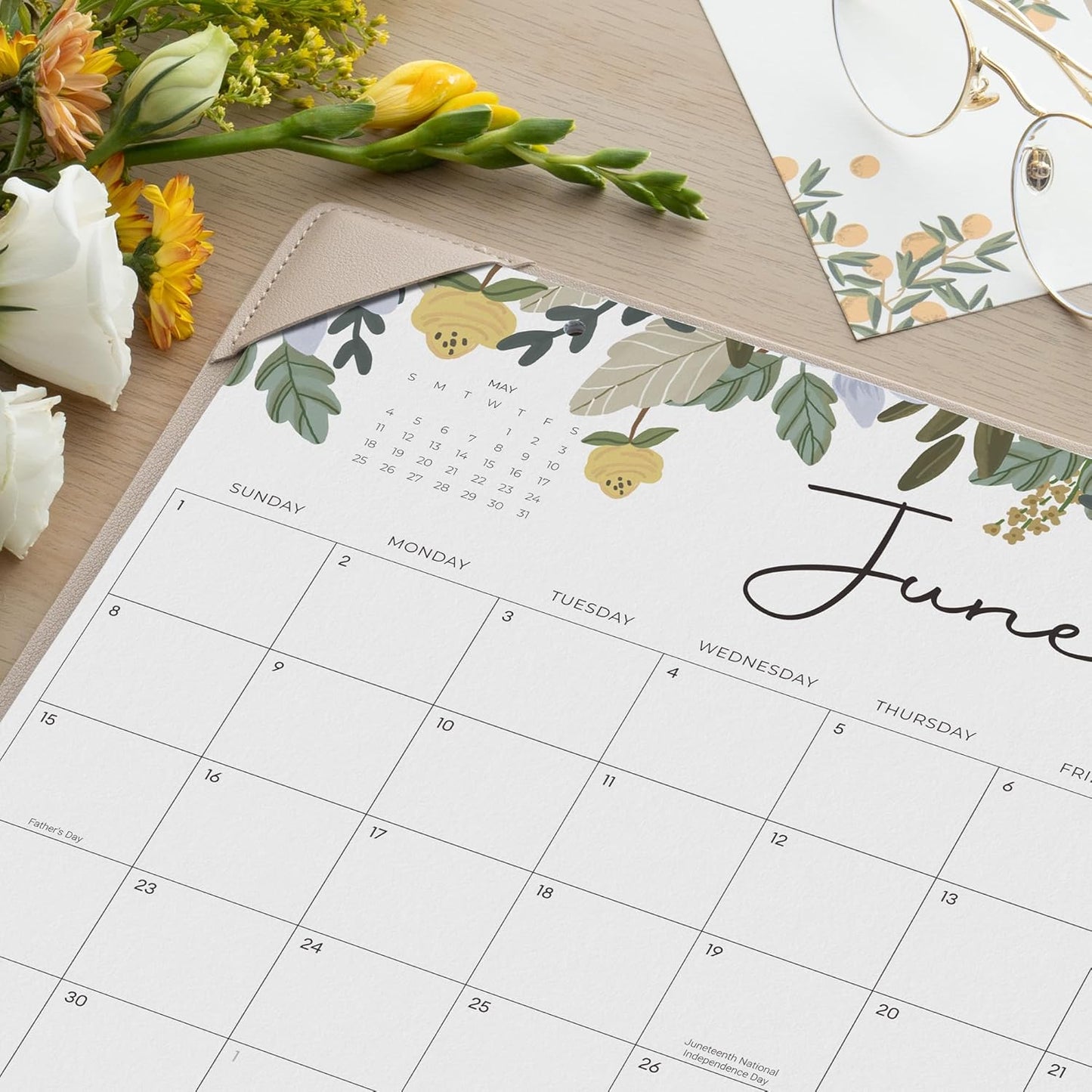 Cabbrix Desk Calendar 2025-2026 with Desktop Mat, Floral Desk Pad Calendar 15 x 12 Inch Runs From July 2025 to December 2026, Desk Blotter Calendar for Home School and Office (Floral)