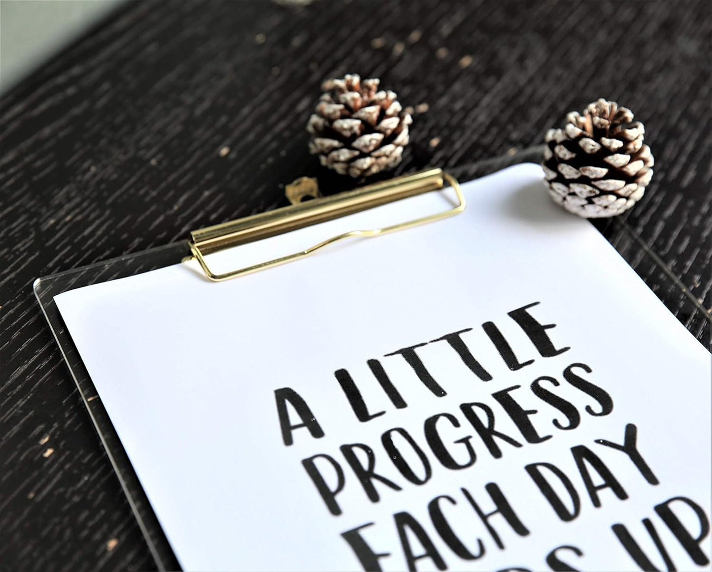 UNIQOOO 2 Pack Thick Clear Acrylic Clipboard with Shiny Gold Finish Clip, Perfect for Modern Arts Lover and Style Expert, Calligrapher, Office, Seminars, Workshops, Home School, Classroom and Event